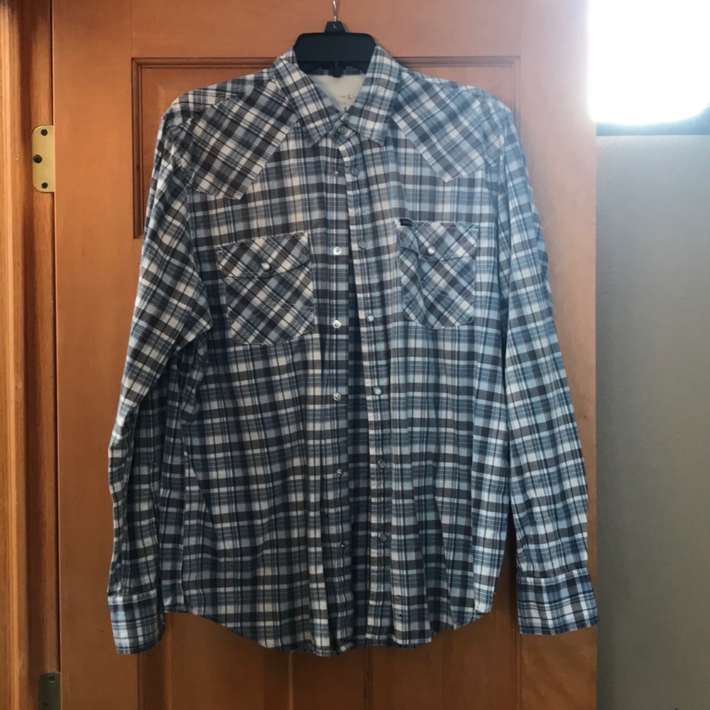 Men’s long sleeve pearl snap shirt